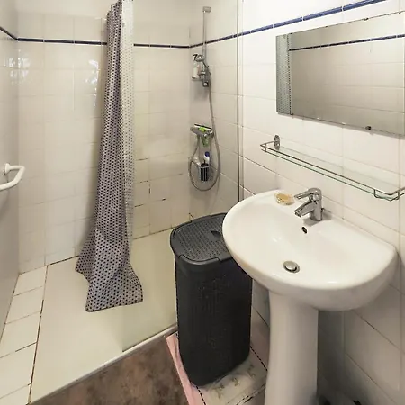 3 Bedroom Awesome In Pierrerue (Herault)