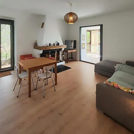 3 Bedroom Awesome In Pierrerue (Herault)