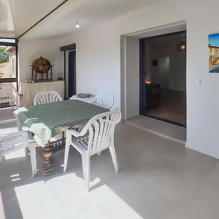 3 Bedroom Awesome In * Pierrerue (Herault)