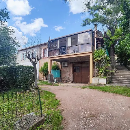 Дом отдыха 3 Bedroom Awesome In Pierrerue (Herault)